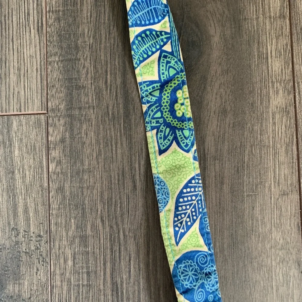 VERA BRADLEY shoulder bag in excellent condition. Lots of pockets - Picture 3 of 7